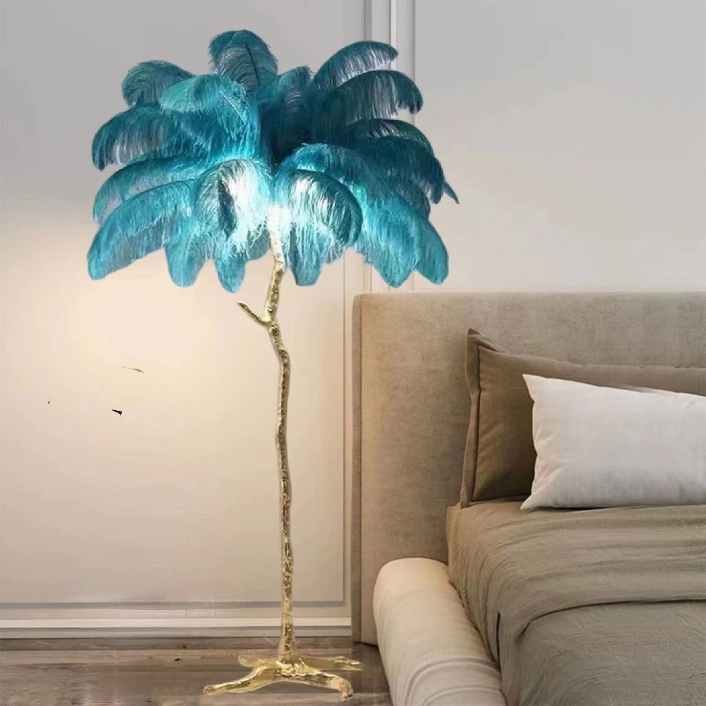 Celina – Feder-Stehlampe mit dekorativem Design