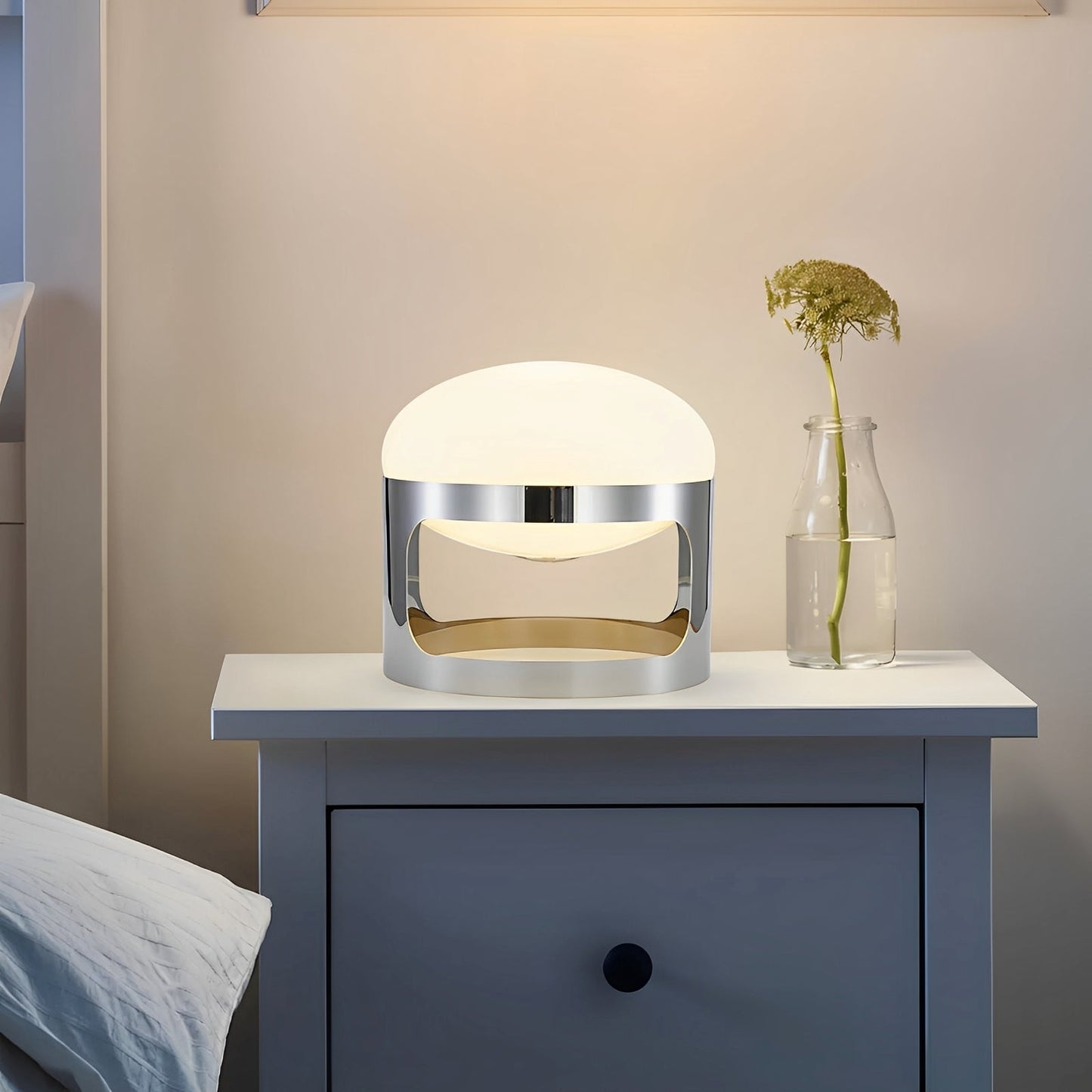 Lior – Edelstahl-Tischlampe im modernen Luxusdesign
