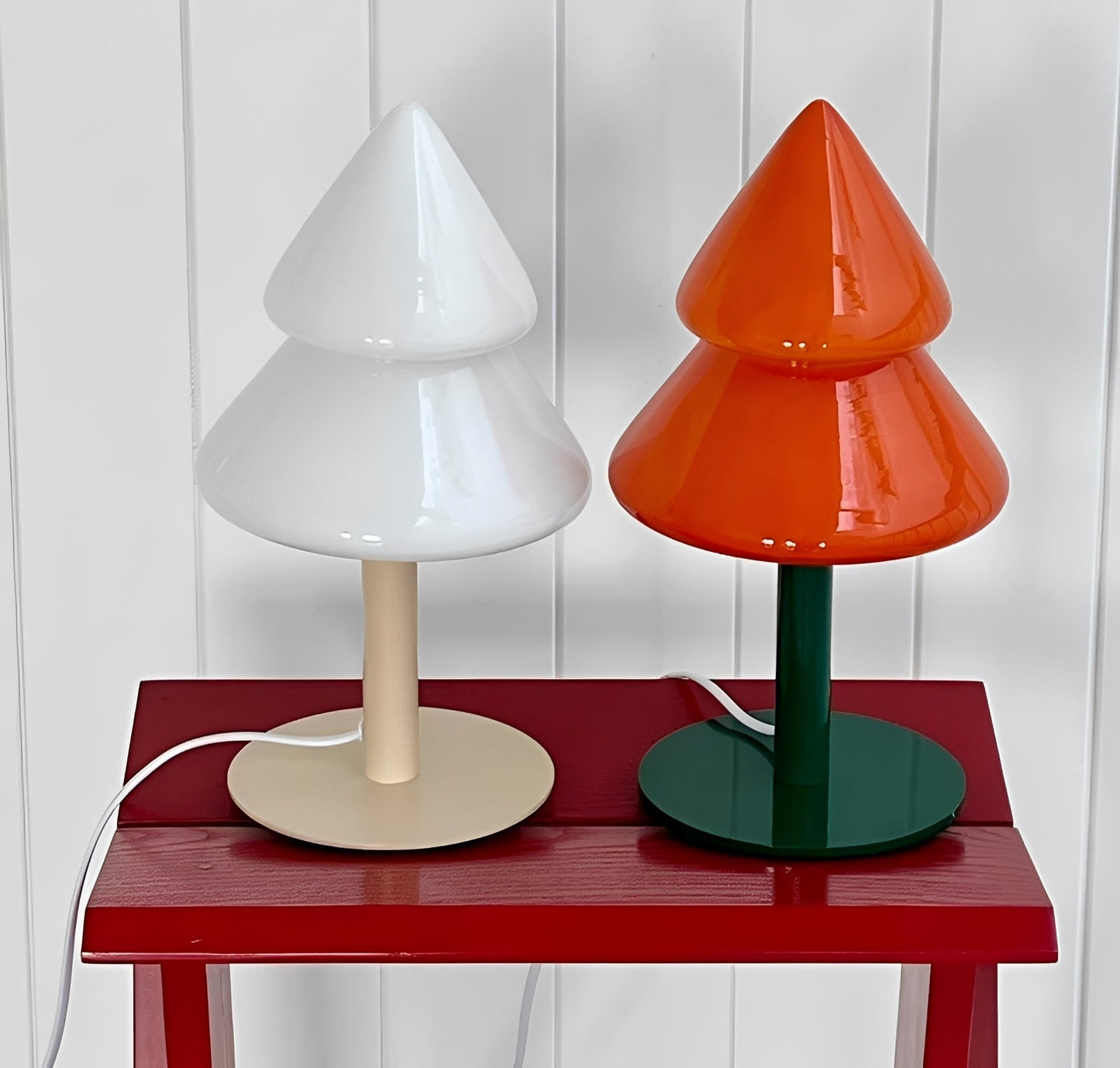 Noelle – Bunte Tischlampe in Tannenbaumform