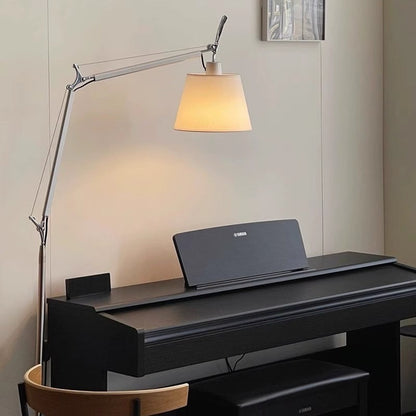 Liana – Elegante Stehlampe mit modernem Design