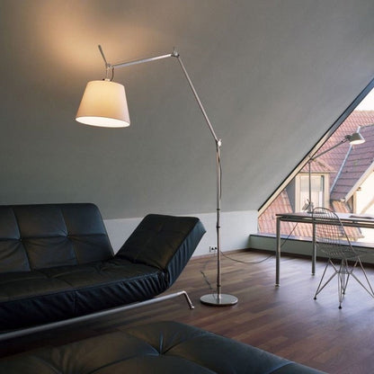 Liana – Elegante Stehlampe mit modernem Design