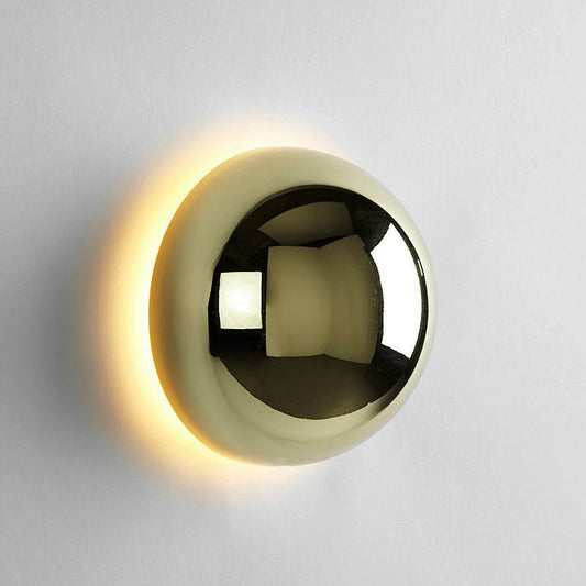 BauLicht – Wandlampe im Bauhaus-Stil mit mittelalterlicher Note
