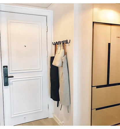 Miro – Moderner Kleiderhaken aus Eisen mit Wellenmuster