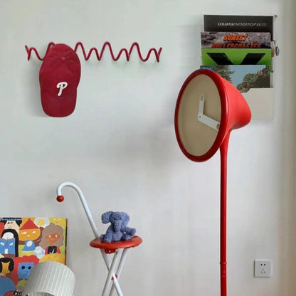 Miro – Moderner Kleiderhaken aus Eisen mit Wellenmuster