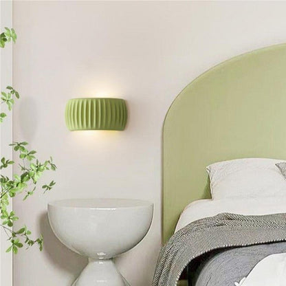Ardena – Moderne Art Deco Wandlampe aus Harz mit Rillenstruktur