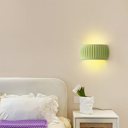 Ardena – Moderne Art Deco Wandlampe aus Harz mit Rillenstruktur