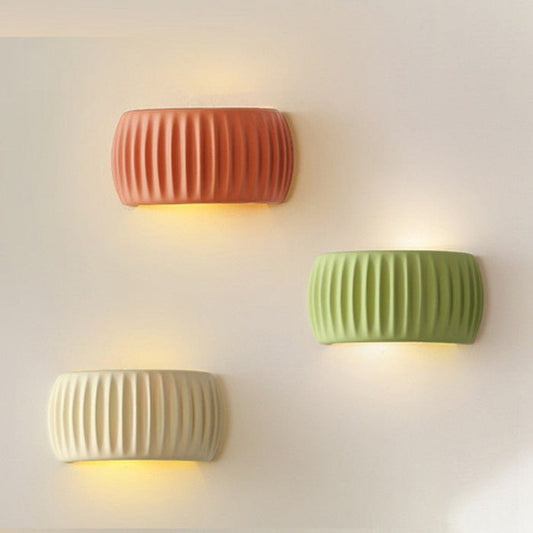 Ardena – Moderne Art Deco Wandlampe aus Harz mit Rillenstruktur