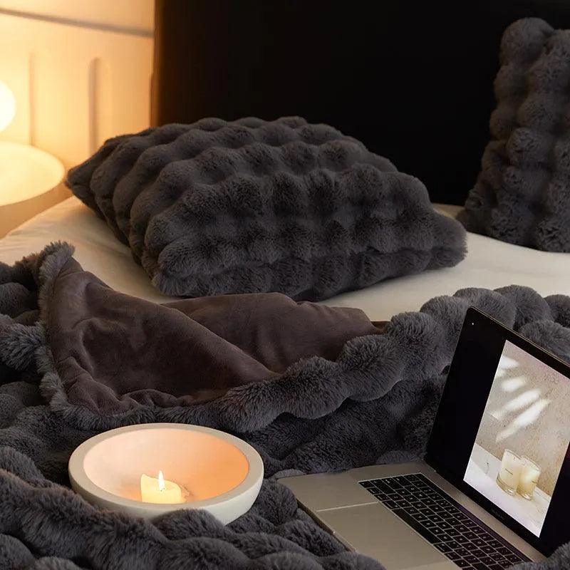 Miyu – Modernes Sofakissen im nordischen Stil