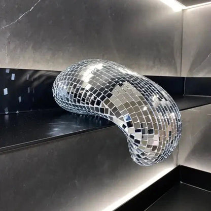 DiscoDrip – Schmelzende Discokugel-Deko für stylische Räume