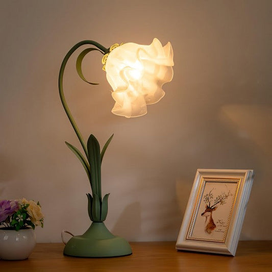 Inga – Vintage Verstellbare Blumen Tischlampe