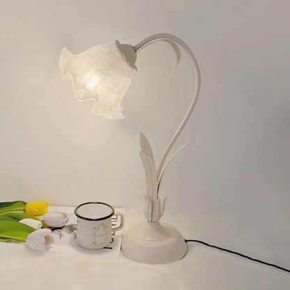 Inga – Vintage Verstellbare Blumen Tischlampe