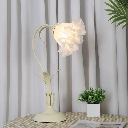 Inga – Vintage Verstellbare Blumen Tischlampe