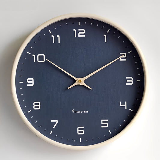 Alden – Wanduhr aus Holz