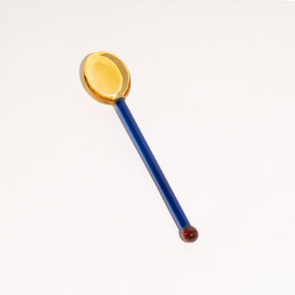 TwistSpoon – Bunter Glaslöffel mit verspieltem Wellenmuster