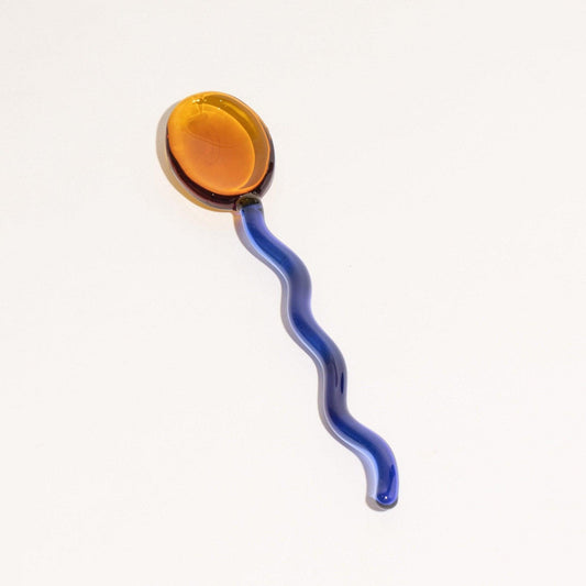 TwistSpoon – Bunter Glaslöffel mit verspieltem Wellenmuster