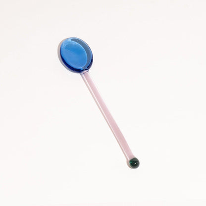 TwistSpoon – Bunter Glaslöffel mit verspieltem Wellenmuster